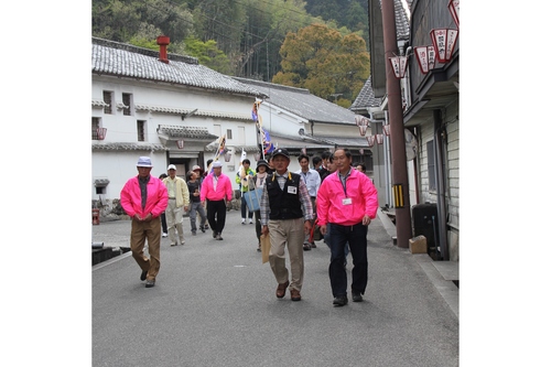 上町街並みガイドの様子