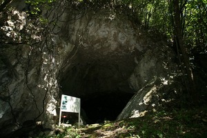不動ガ岩屋洞窟遺跡入口