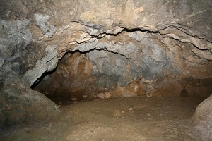 不動ガ岩屋洞窟遺跡内部
